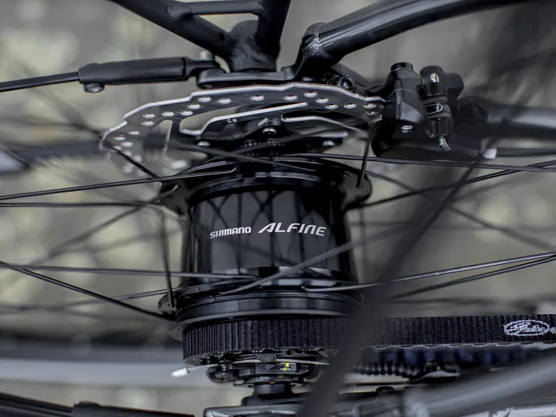 TREK District 4 Equipped Stagger Hybrid Bike in Lithium Grey-2